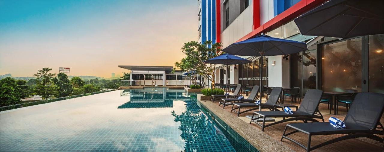 Sunway Hotel Big Box Нусаджая Екстериор снимка